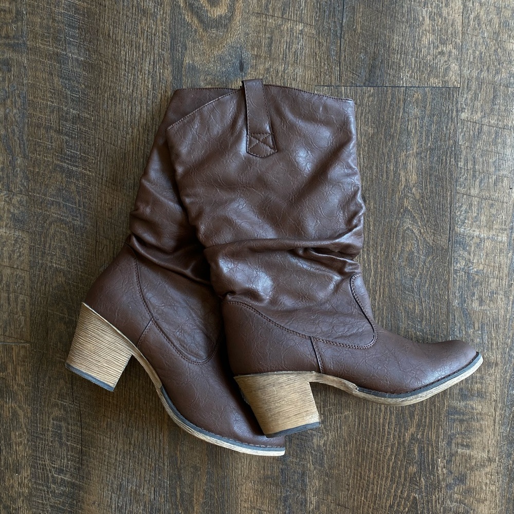 Cute dark brown boots